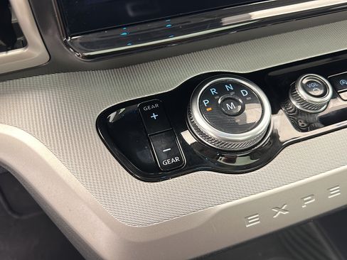 Used 2025 Ford Expedition Active AWD/4WD image 20