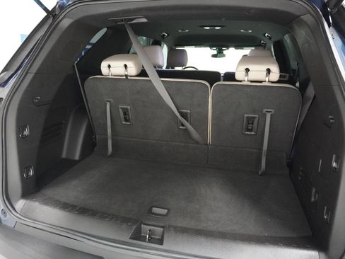 Used 2023 Chevrolet Traverse LS image 7