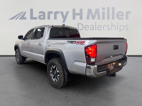 Used 2018 Toyota Tacoma TRD Off-Road image 3