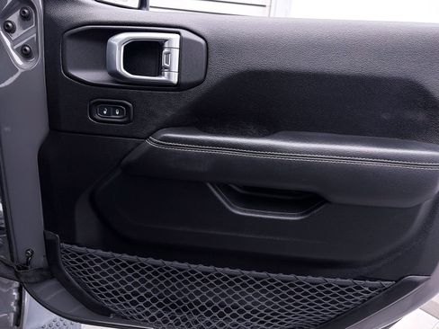 Used 2019 Jeep Wrangler Unlimited Sahara AWD/4WD image 33