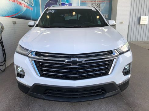 Used 2023 Chevrolet Traverse LT image 2