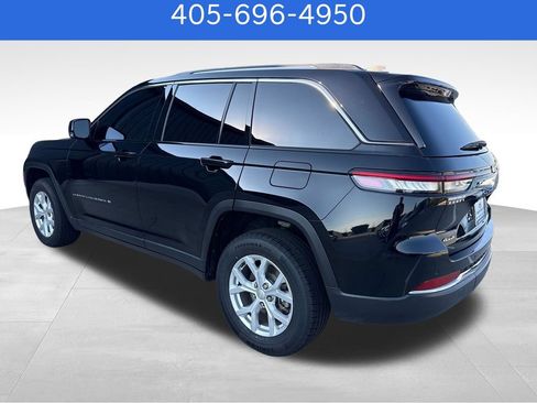 Used 2023 Jeep Grand Cherokee Limited AWD/4WD image 3