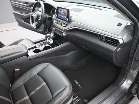 Used 2025 Nissan Altima 2.5 SR image 25