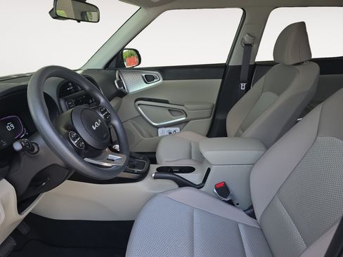 Certified 2025 Kia Soul LX w/ LX Technology Package FWD image 21