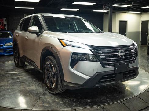 Used 2025 Nissan Rogue SV AWD/4WD image 5