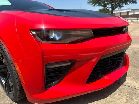 Used 2018 Chevrolet Camaro SS RWD image 6