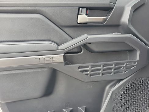 Used 2025 Toyota Tacoma TRD Sport image 11