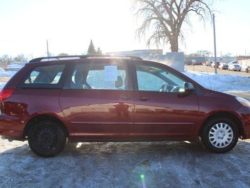 Used 2009 Toyota Sienna LE image 3
