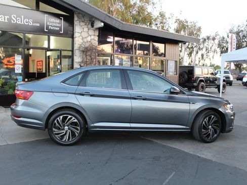 Used 2019 Volkswagen Jetta SEL Premium FWD image 6