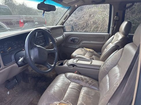Used 1999 Chevrolet Suburban 2WD w/ Preferred Equipment Group 3 image 8