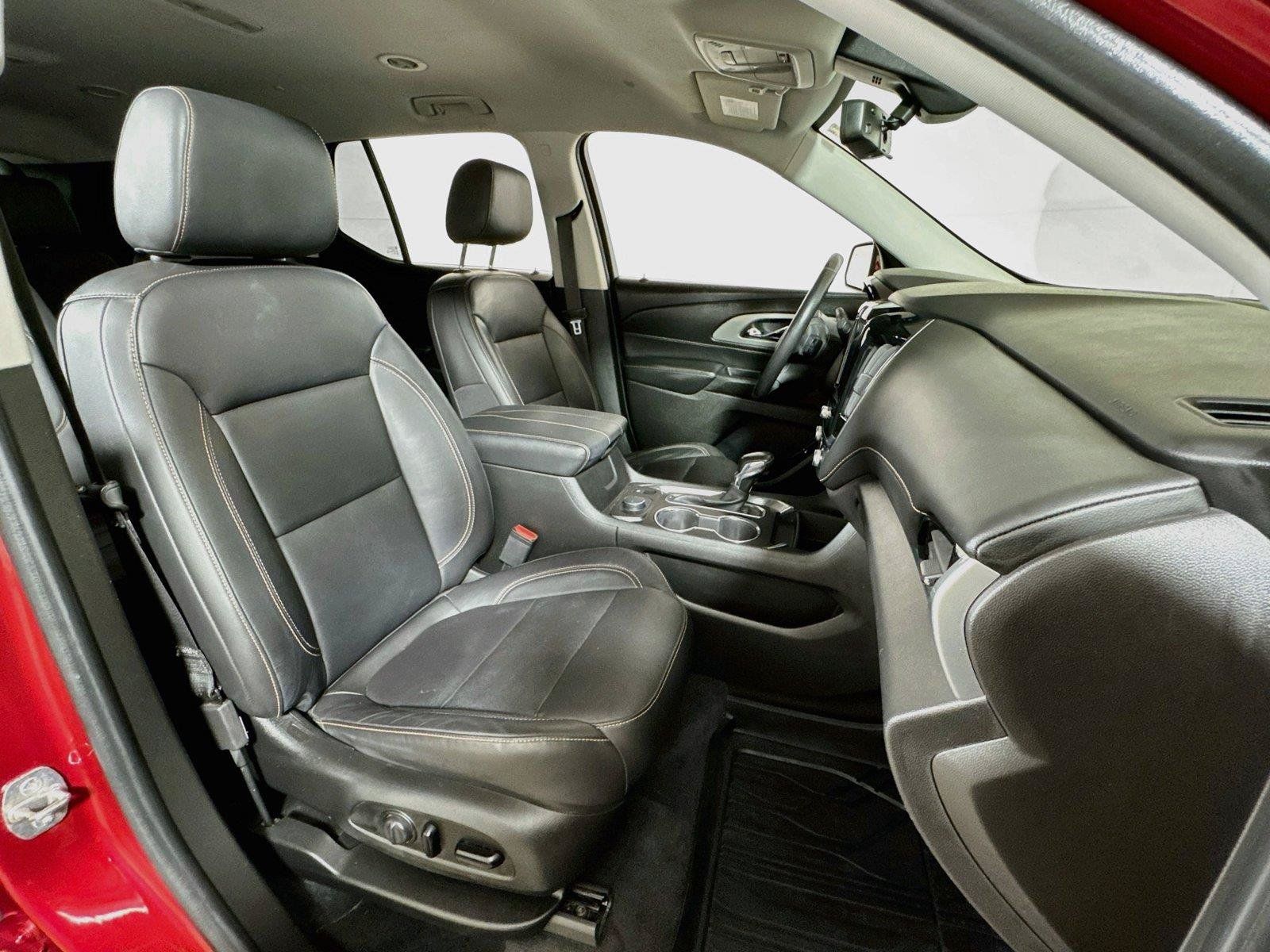 Used 2021 Chevrolet Traverse RS FWD image 28