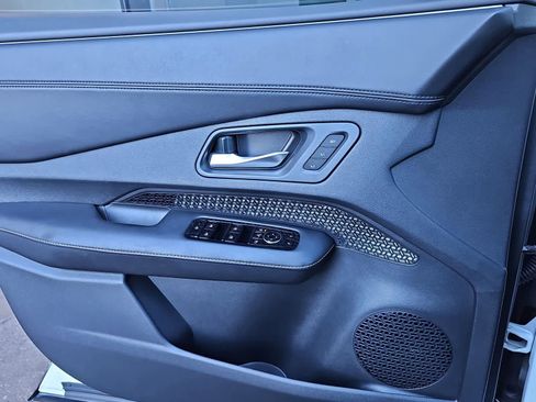 Used 2023 Nissan Ariya FWD image 27