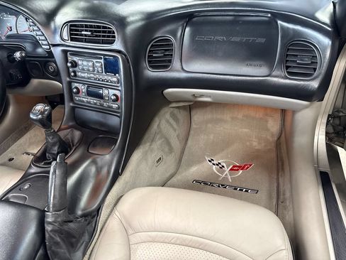Used 2000 Chevrolet Corvette Convertible w/ Memory Pkg RWD image 32