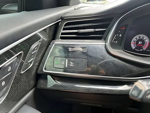Used 2020 Audi Q8 Prestige AWD/4WD image 27