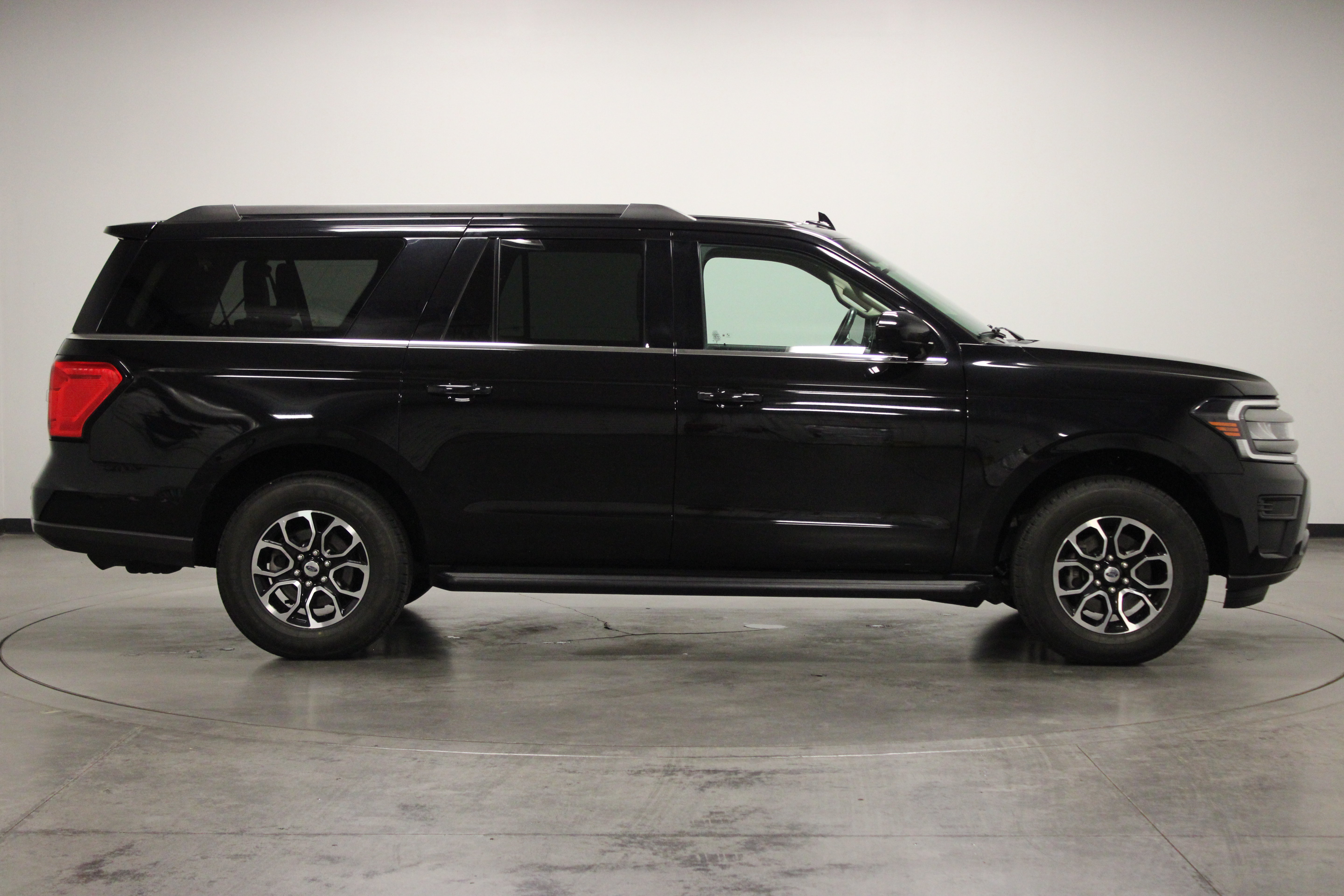 Used 2024 Ford Expedition Max XLT AWD/4WD image 9