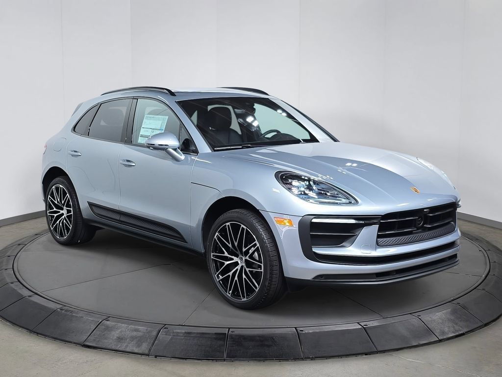 Certified 2026 Porsche Macan AWD/4WD image 9
