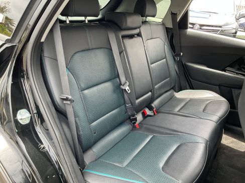 Used 2022 Kia Niro EX Premium FWD image 19
