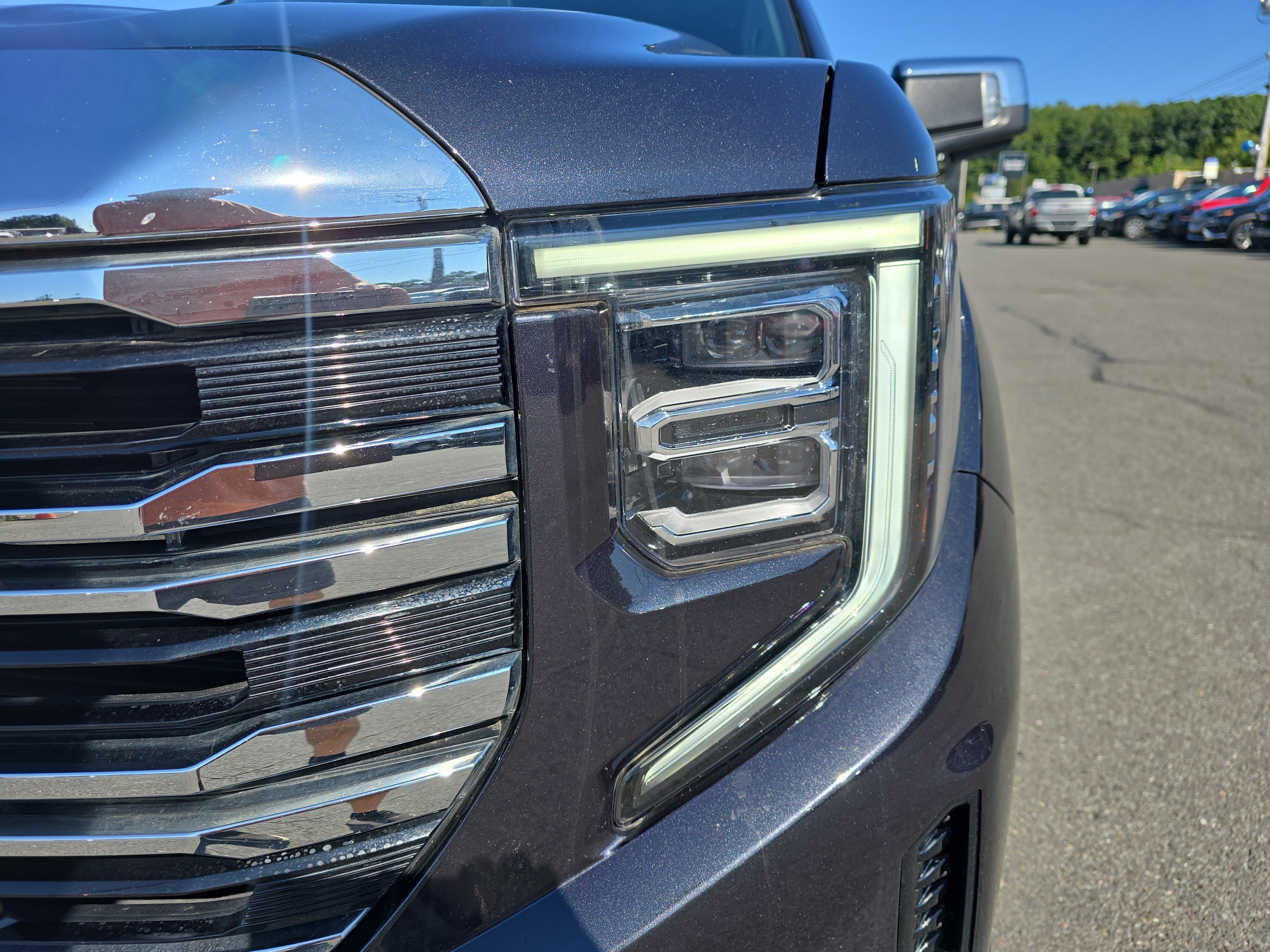 Used 2025 GMC Sierra 1500 SLT AWD/4WD image 10