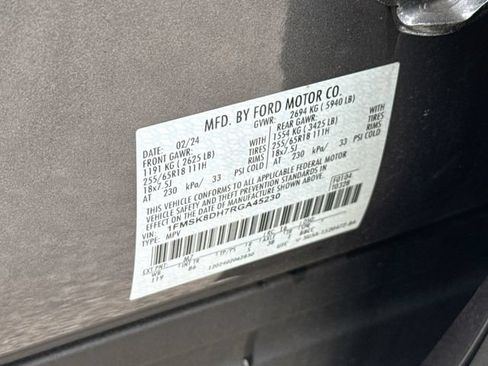 Used 2024 Ford Explorer XLT AWD/4WD image 32
