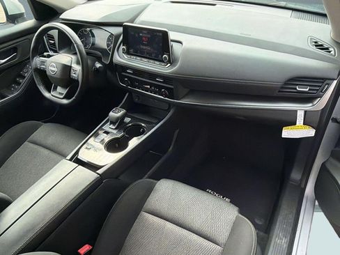 Used 2025 Nissan Rogue SV FWD image 27