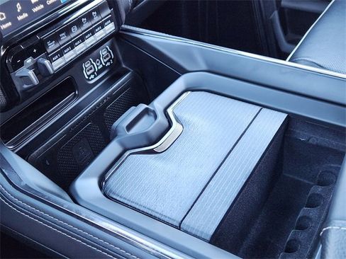 Used 2024 RAM 2500 Limited image 15