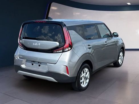 Certified 2025 Kia Soul LX w/ LX Technology Package FWD image 5