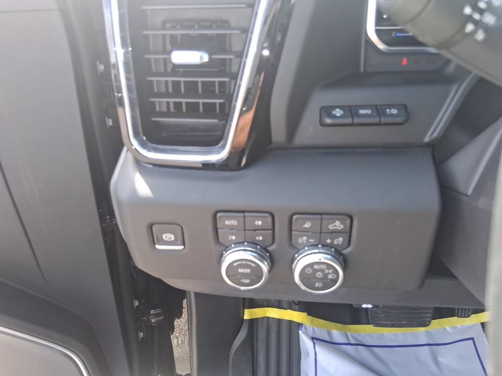 Used 2024 GMC Sierra 1500 Denali w/ Technology Package AWD/4WD image 13