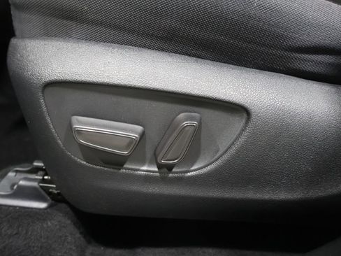 Used 2022 Toyota Highlander LE image 10