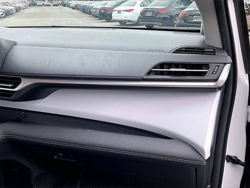 Used 2025 Toyota Sienna XLE image 23