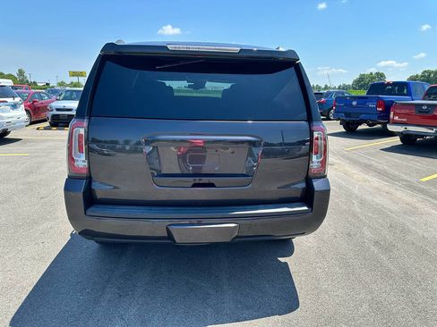 Used 2017 GMC Yukon SLT AWD/4WD image 5
