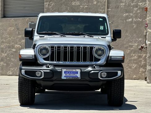Used 2024 Jeep Wrangler Sahara image 8