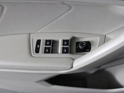 Used 2022 Volkswagen Tiguan SE w/ Panoramic Sunroof Package image 25