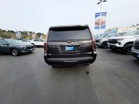 Used 2018 Cadillac Escalade Luxury image 7