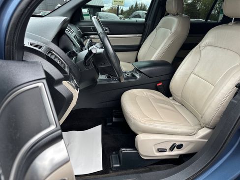 Used 2018 Ford Explorer XLT w/ Equipment Group 202A AWD/4WD image 18