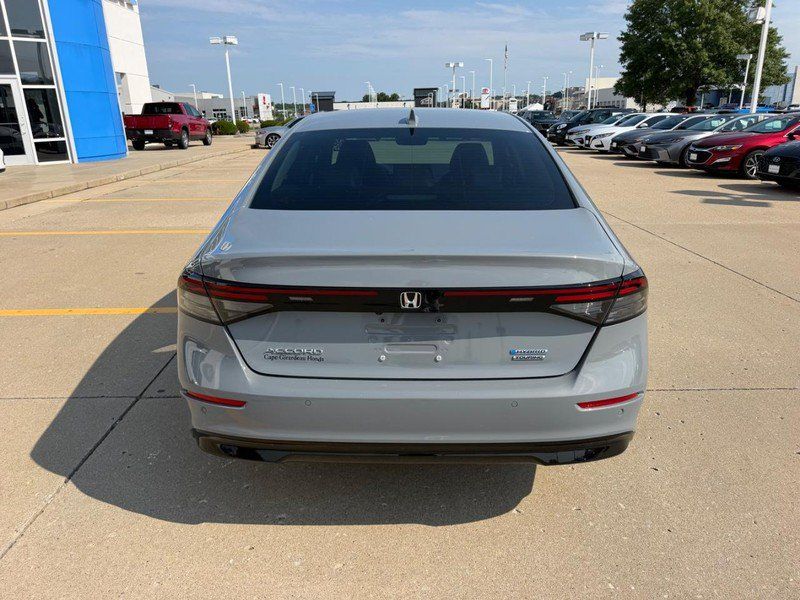 Used 2025 Honda Accord Touring image 3