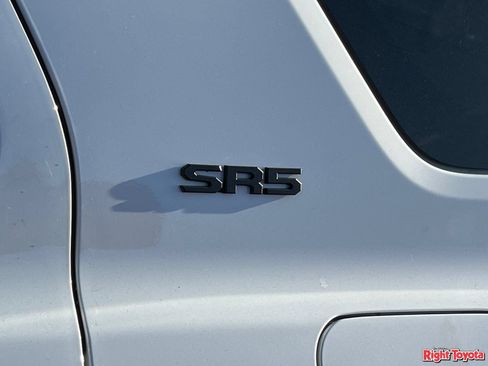 Used 2025 Toyota 4Runner SR5 AWD/4WD image 10