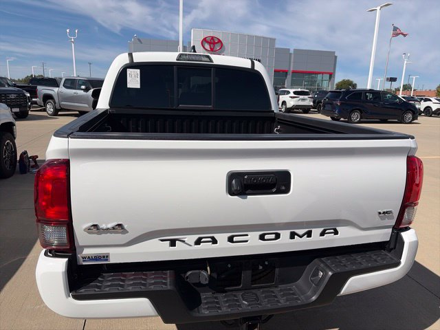 Used 2022 Toyota Tacoma SR AWD/4WD image 6