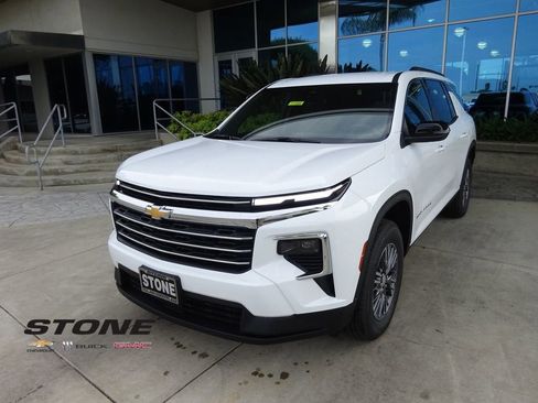 New 2026 Chevrolet Traverse LT FWD image 3