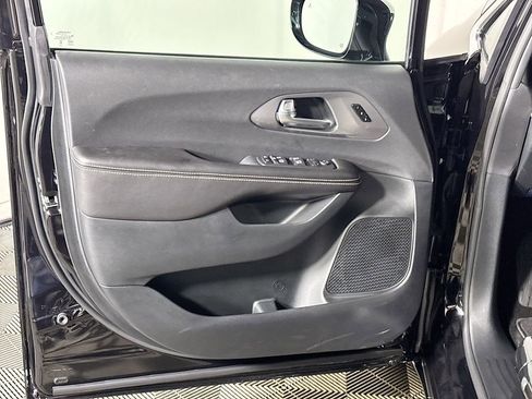 New 2026 Chrysler Pacifica Select AWD/4WD image 10