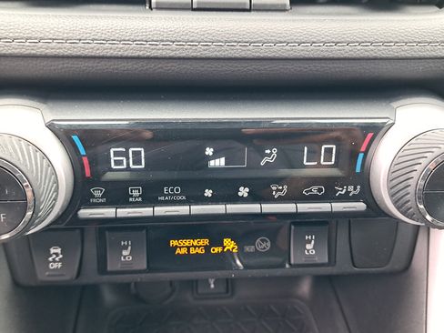Used 2021 Toyota RAV4 XLE Premium AWD/4WD image 21