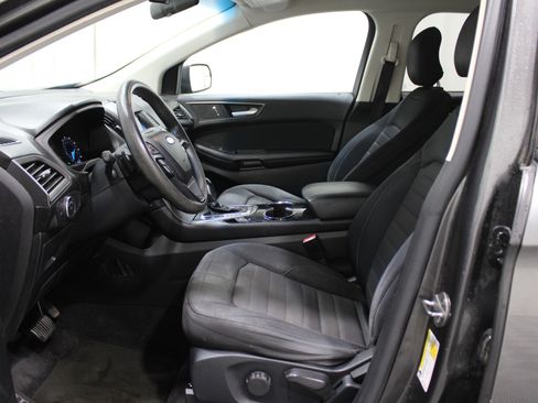 Used 2015 Ford Edge SE image 3