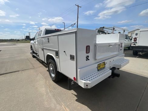 Used 2024 RAM 3500 Tradesman w/ Chrome Appearance Group AWD/4WD image 6