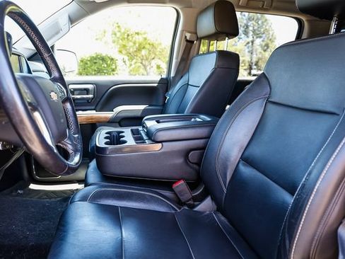 Used 2018 Chevrolet Silverado 1500 LTZ AWD/4WD image 17