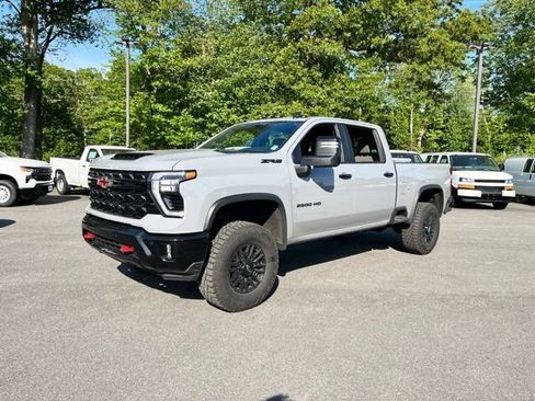 Used 2025 Chevrolet Silverado 2500 ZR2 w/ Technology Package AWD/4WD image 2