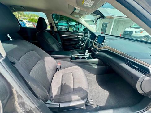Used 2023 Nissan Altima 2.5 SV FWD image 16