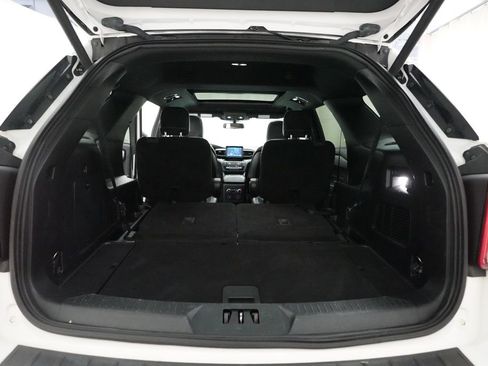 Used 2020 Ford Explorer XLT w/ Equipment Group 202A AWD/4WD image 10