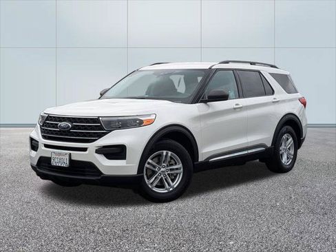 Certified 2022 Ford Explorer XLT RWD image 1