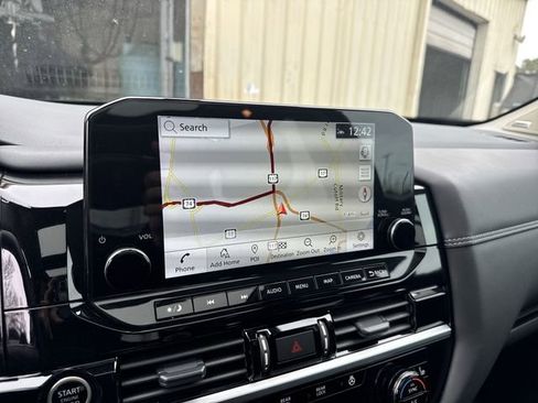 Used 2024 Nissan Pathfinder Platinum image 22