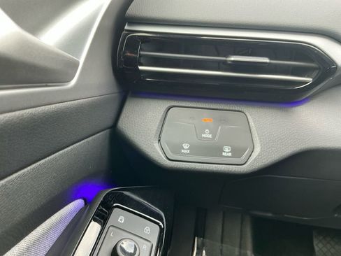 Used 2024 Volkswagen ID.4 Standard image 20