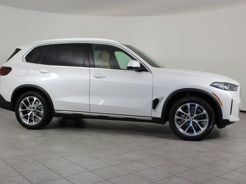 New 2026 BMW X5 xDrive40i w/ Premium Package image 8
